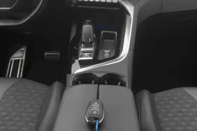 Peugeot 5008 (2021) thumbnail 12