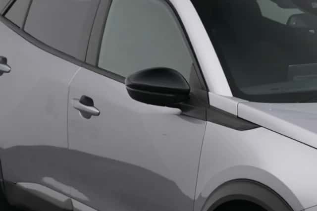 Peugeot 2008 (2023) thumbnail 23
