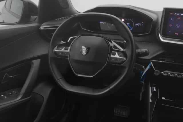 Peugeot 2008 (2023) thumbnail 7