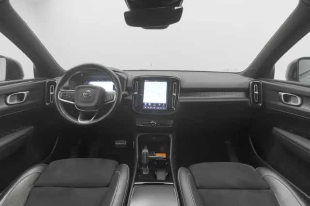 Volvo XC40 (2020) thumbnail 3