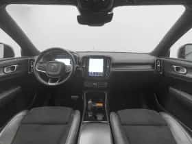 Volvo XC40 (2020) thumbnail 3