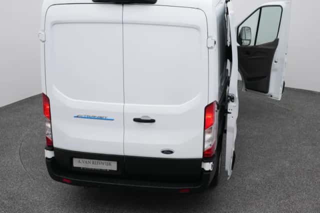 Ford E-Transit (2023) thumbnail 30