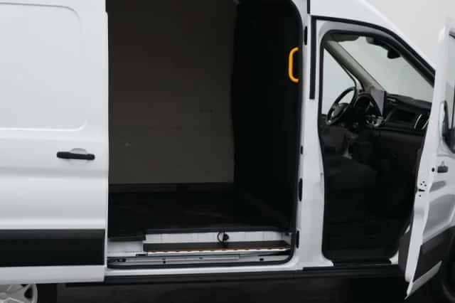 Ford E-Transit (2023) thumbnail 35