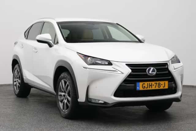 Lexus NX (2016) thumbnail 2