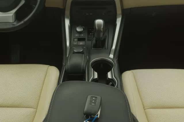 Lexus NX (2016) thumbnail 12