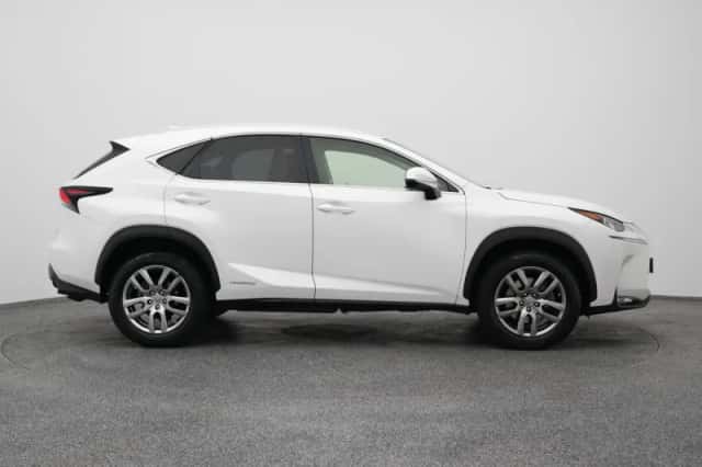 Lexus NX (2016) thumbnail 14