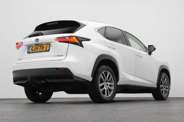 Lexus NX (2016) thumbnail 16