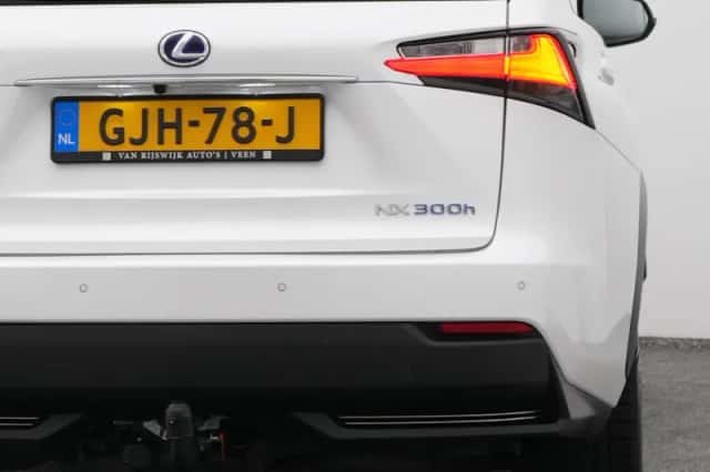 Lexus NX (2016) thumbnail 20