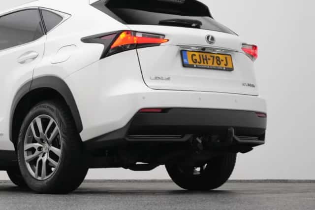 Lexus NX (2016) thumbnail 22