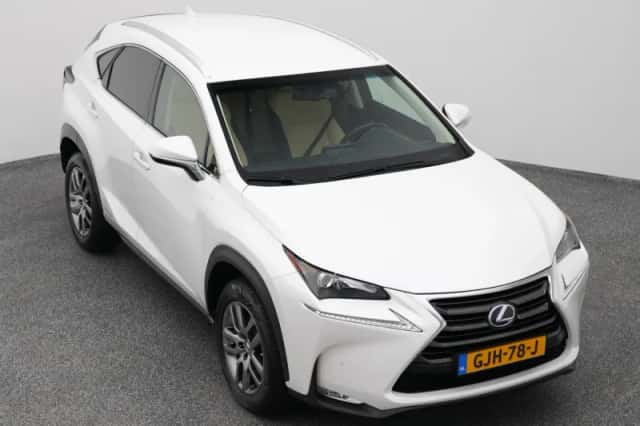 Lexus NX (2016) thumbnail 24