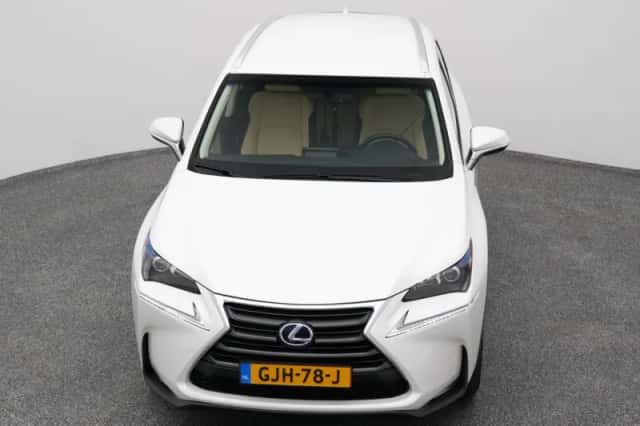 Lexus NX (2016) thumbnail 26