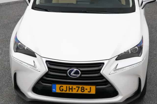 Lexus NX (2016) thumbnail 30
