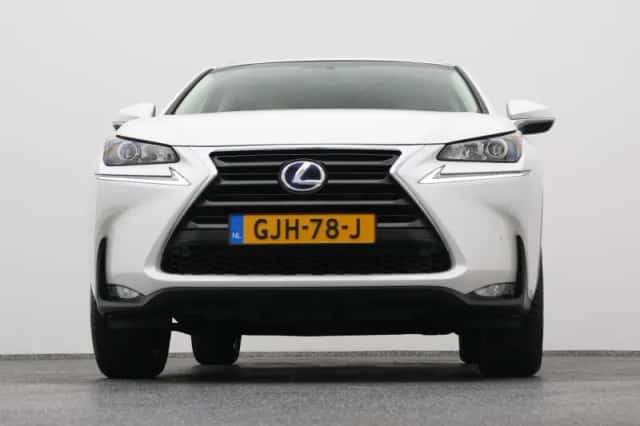 Lexus NX (2016) thumbnail 35