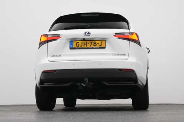 Lexus NX (2016) thumbnail 36