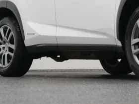 Lexus NX (2016) thumbnail 38