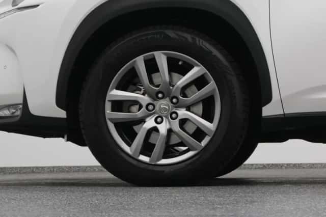 Lexus NX (2016) thumbnail 39