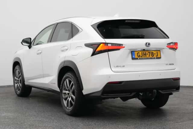 Lexus NX (2016) thumbnail 5