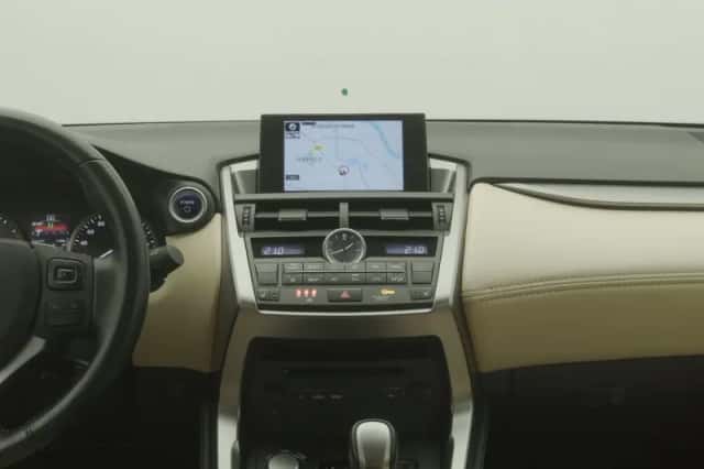 Lexus NX (2016) thumbnail 8