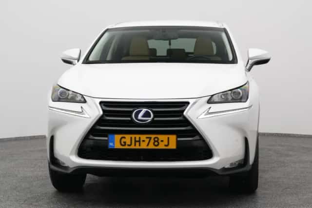Lexus NX (2016) thumbnail 9