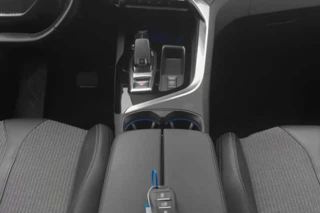 Peugeot 3008 (2021) thumbnail 12