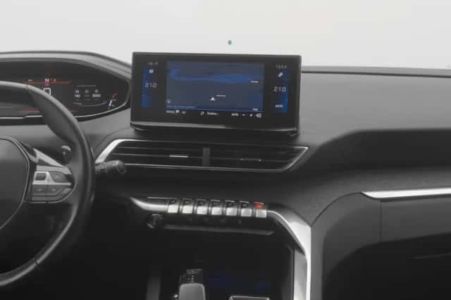 Peugeot 3008 (2021) thumbnail 8