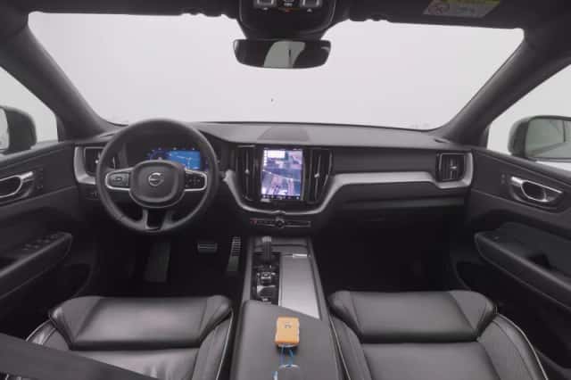Volvo XC60 (2022) thumbnail 3