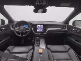 Volvo XC60 (2022) thumbnail 3