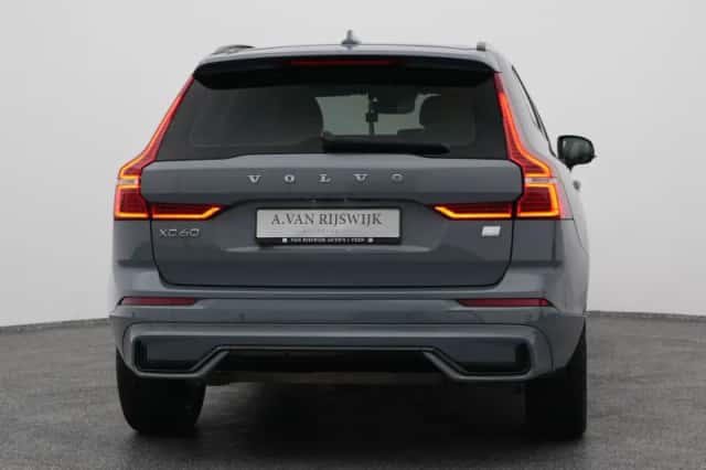 Volvo XC60 (2022) thumbnail 10