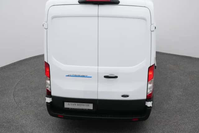 Ford E-Transit (2023) thumbnail 23