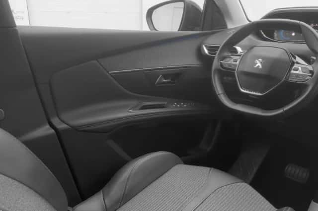 Peugeot 3008 (2022) thumbnail 11