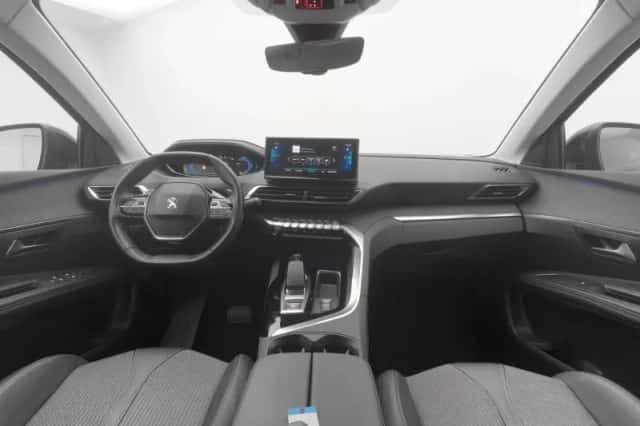 Peugeot 3008 (2022) thumbnail 3