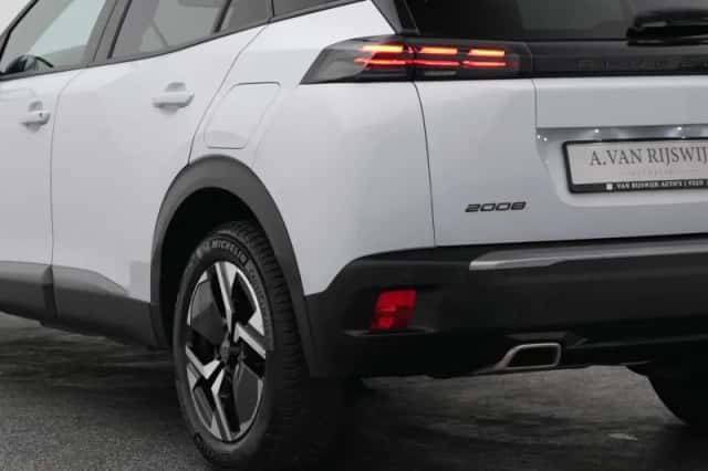Peugeot 2008 (2023) thumbnail 17