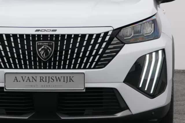 Peugeot 2008 (2023) thumbnail 18