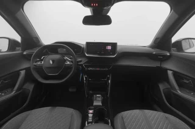 Peugeot 2008 (2023) thumbnail 3