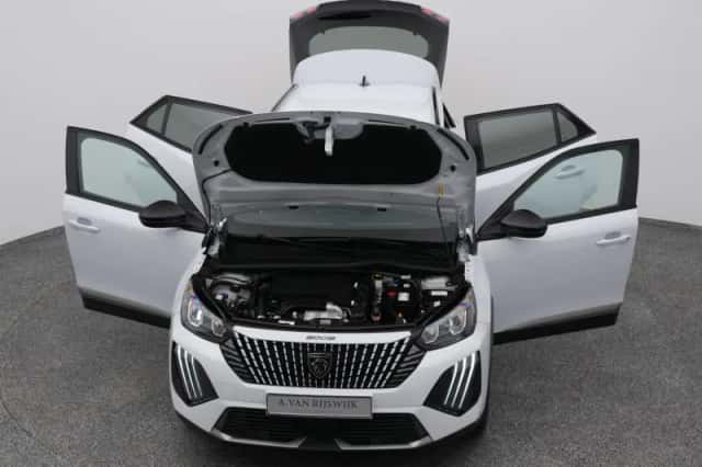 Peugeot 2008 (2023) thumbnail 26