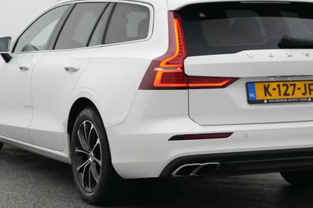 Volvo V60 (2021) thumbnail 18