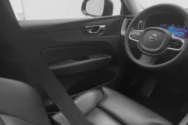 Volvo XC60 (2022) thumbnail 11