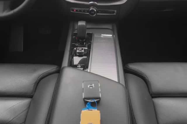 Volvo XC60 (2022) thumbnail 12