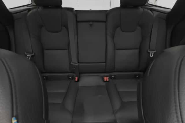 Volvo XC60 (2022) thumbnail 4