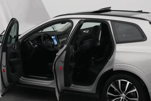 Volvo XC60 (2022) thumbnail 33