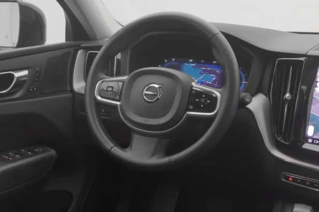 Volvo XC60 (2022) thumbnail 7