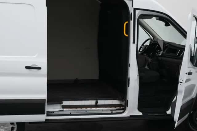 Ford E-Transit (2023) thumbnail 35