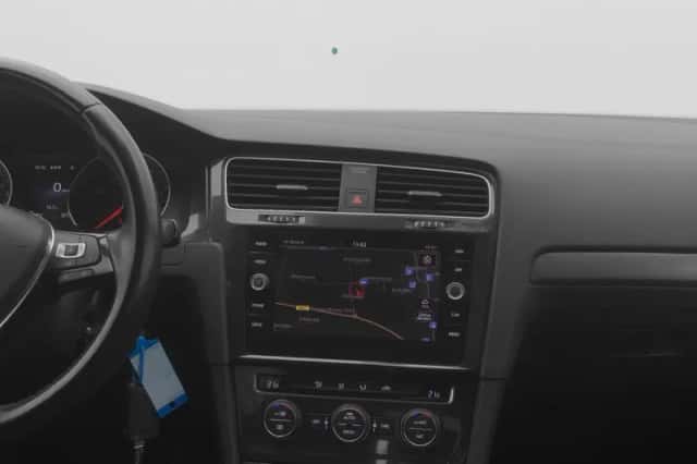 Volkswagen E-Golf (2020) thumbnail 9