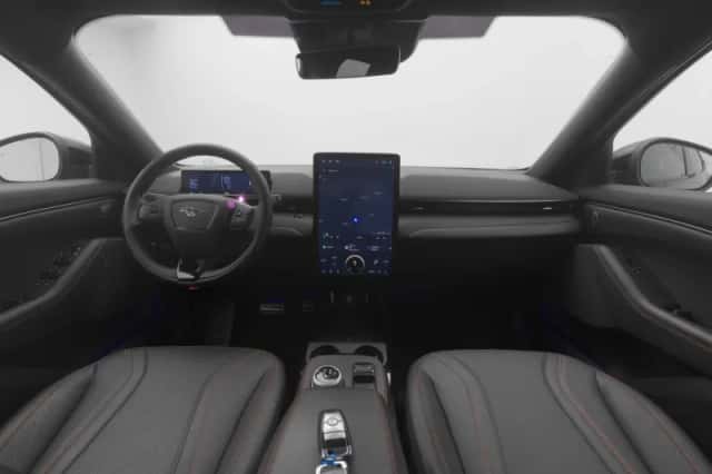 Ford Mustang (2024) thumbnail 3