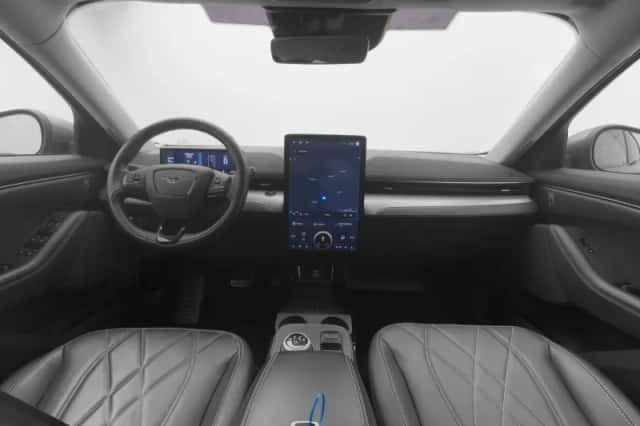 Ford Mustang (2021) thumbnail 3