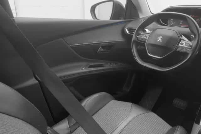Peugeot 3008 (2022) thumbnail 11