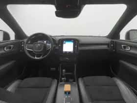Volvo XC40 (2021) thumbnail 3