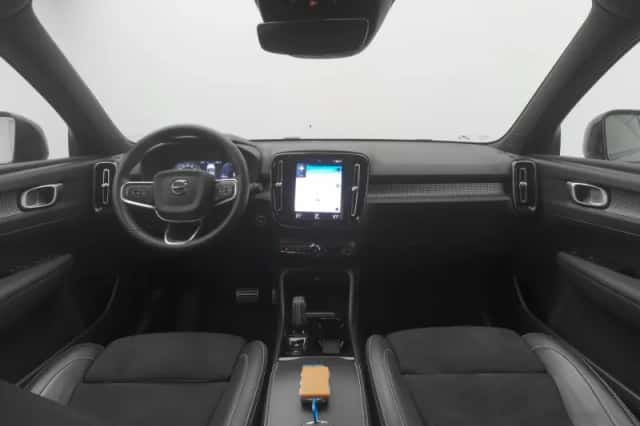 Volvo XC40 (2021) thumbnail 3