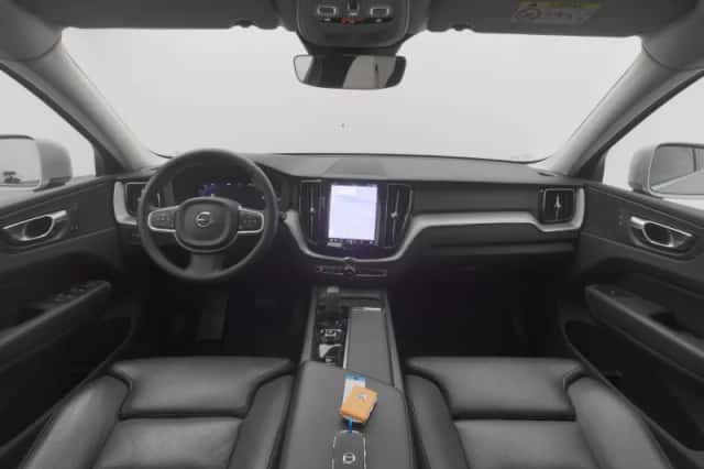 Volvo XC60 (2021) thumbnail 3