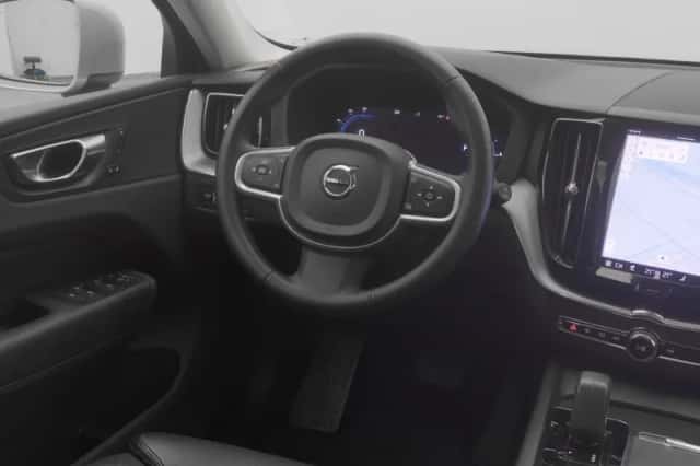 Volvo XC60 (2021) thumbnail 7